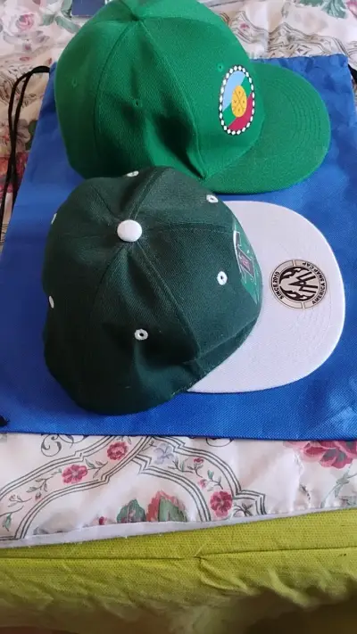 Gorras verdes con diseño Mapuche y deportes temuco - miniatura 2