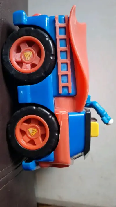 Camión de juguete Superman para niños - miniatura 3