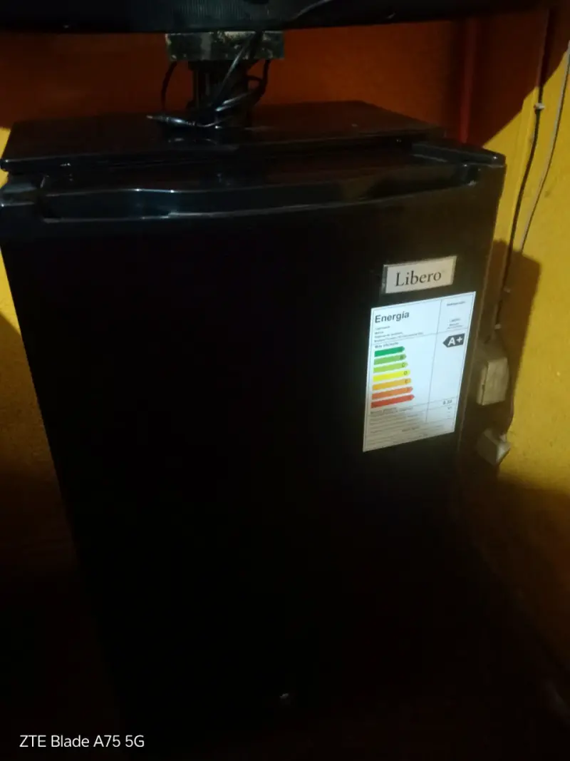 Refrigerador compacto Libero negro con eficiencia A+ - 3