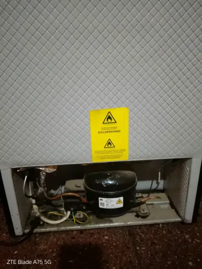 Refrigerador compacto Libero negro con eficiencia A+ - miniatura 4