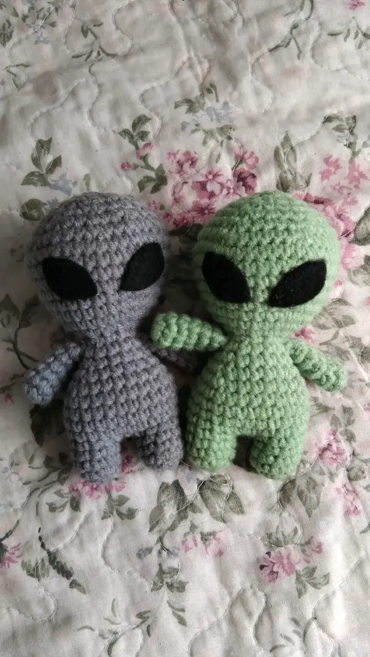 Set de amigurumi alienígenas y ovni - 2