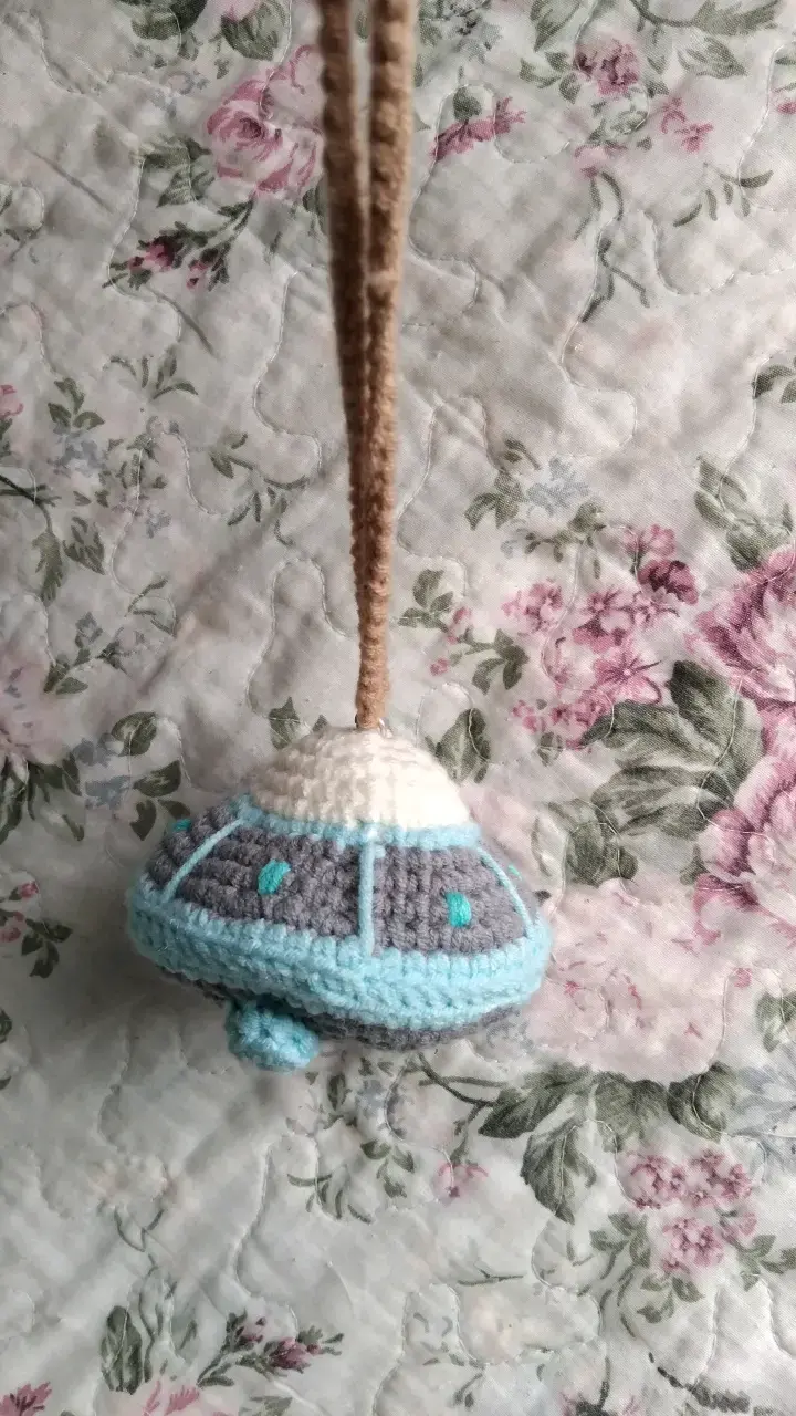 Set de amigurumi alienígenas y ovni - 3