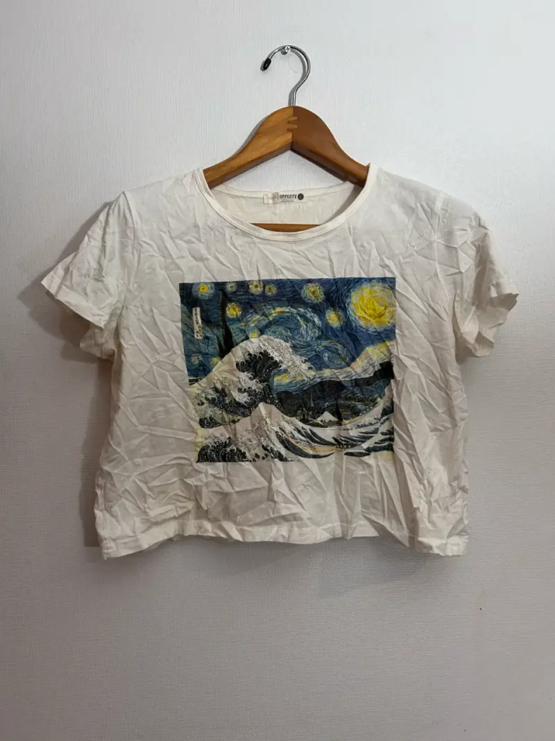 2 Poleras Blancas con Estampado Artístico