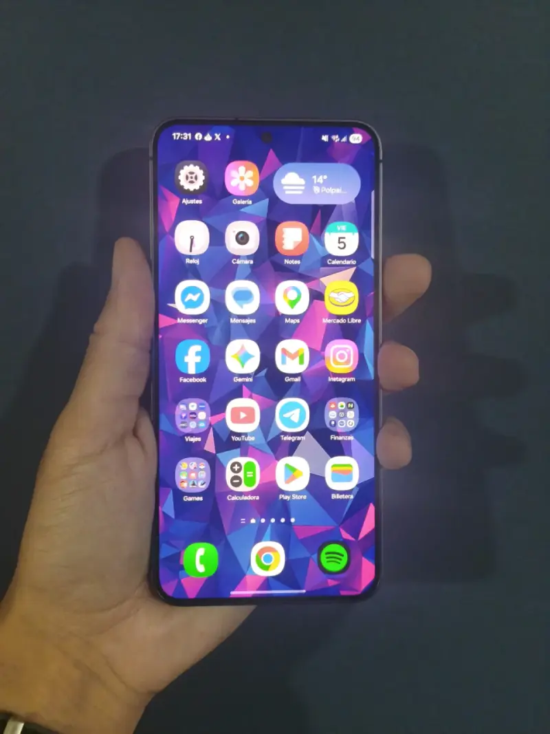 Samsung Galaxy S24 - 1