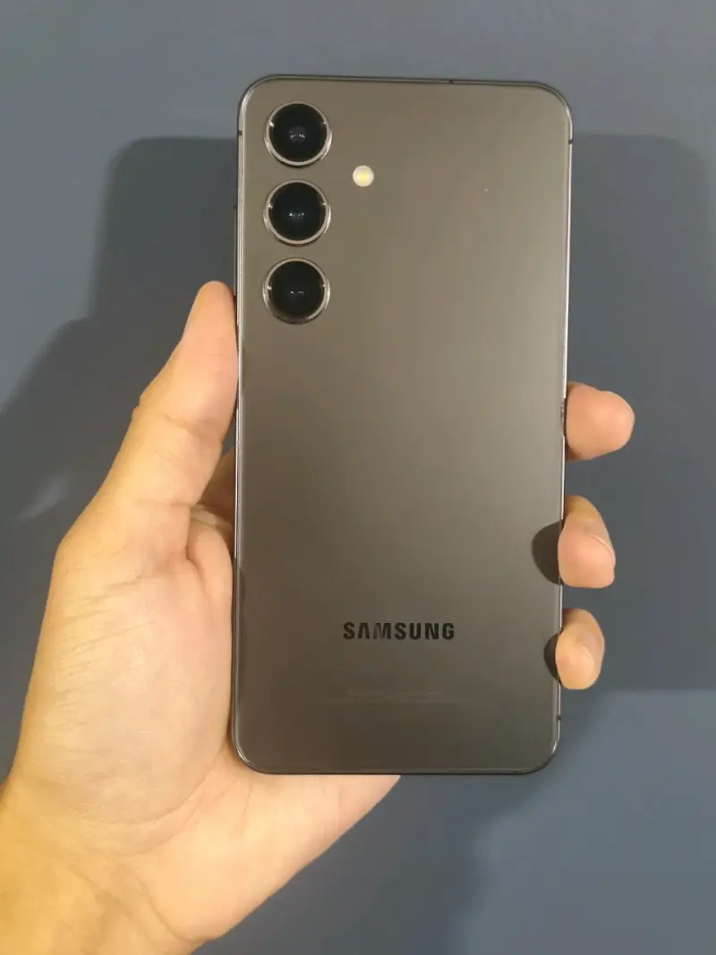 Samsung Galaxy S24 - 4