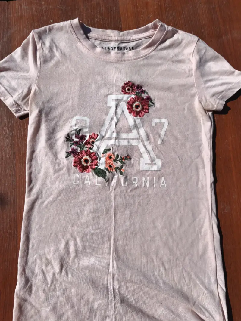 Polera rosa diseño floral Aeropostale 🩷 - 1
