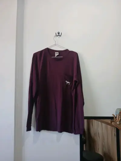 Polera manga larga morada con diseño de perro - miniatura 1