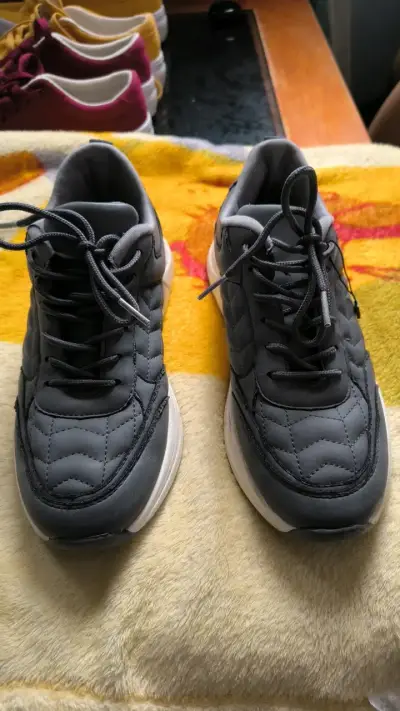 Zapatillas deportivas grises para mujer - miniatura 2