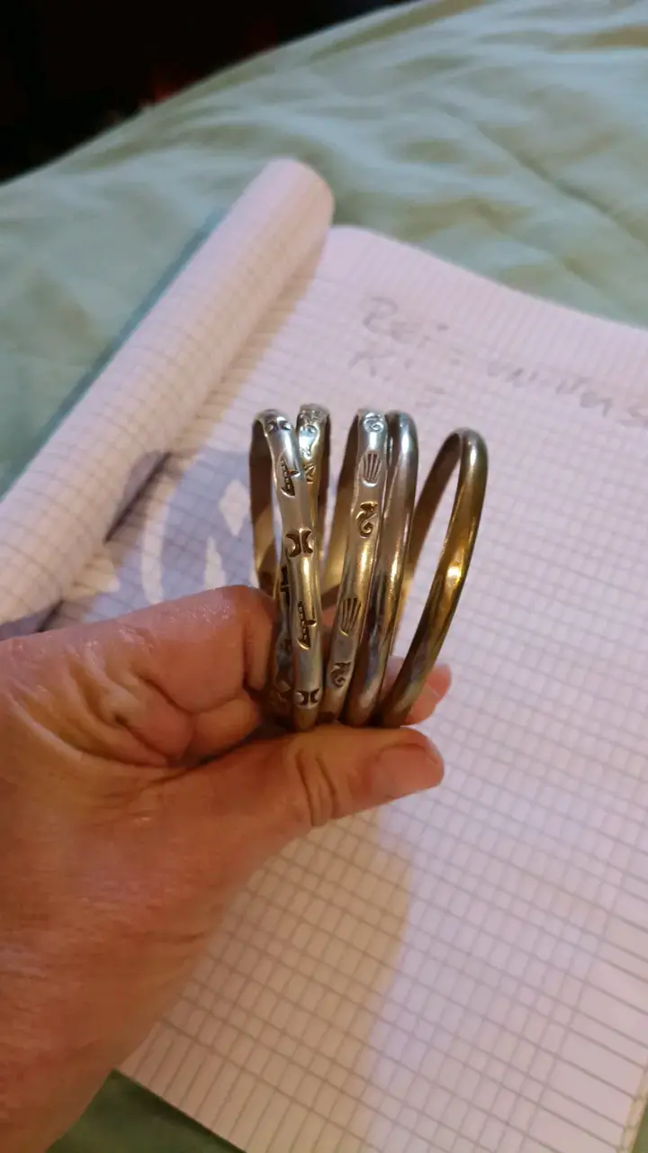 Set de Pulseras de Metal Grabadas - 1