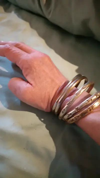 Set de Pulseras de Metal Grabadas - miniatura 2