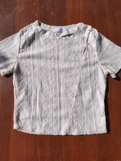 Polera con textura blanca 🤍 - miniatura 1