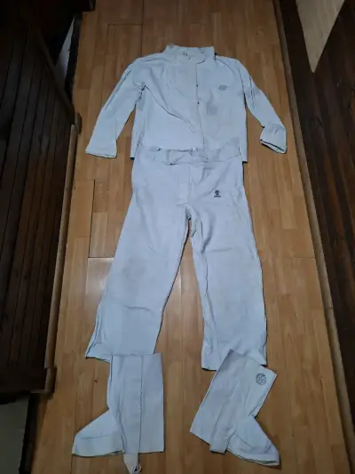 Traje de protección blanco con botas - miniatura 1