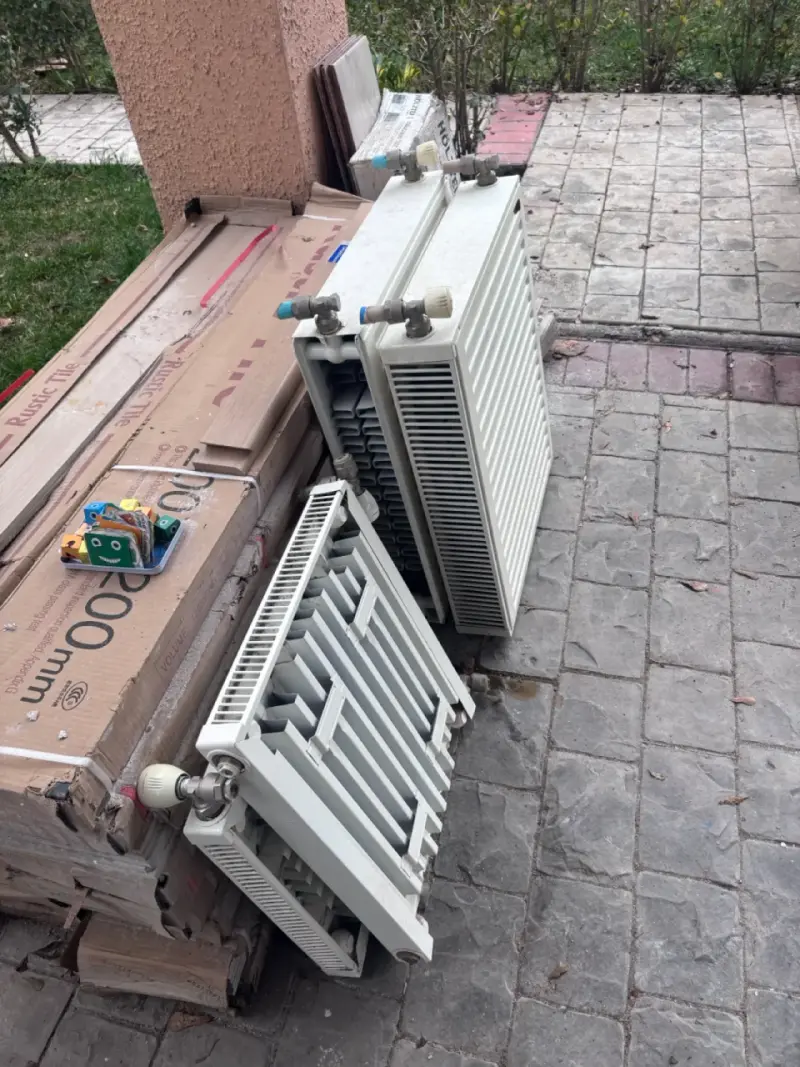 Radiador de calefacción de pared usado - 2
