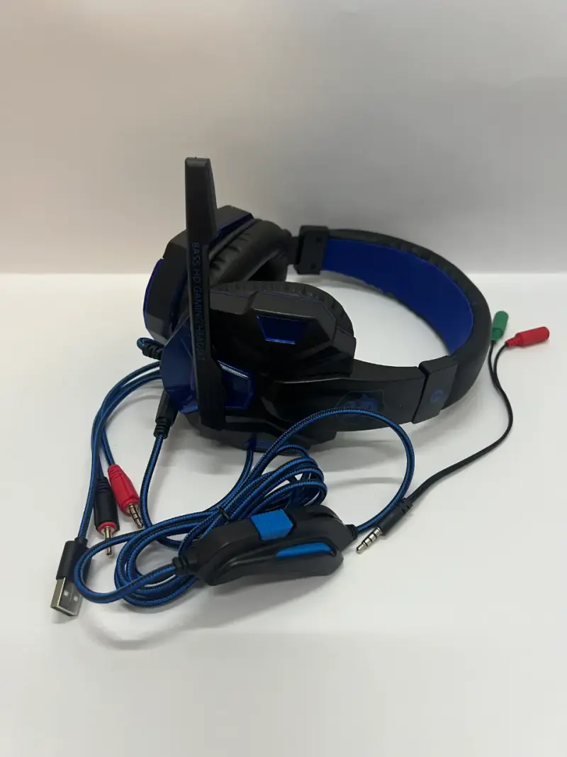 Audífonos gaming con micrófono y cable USB - 1