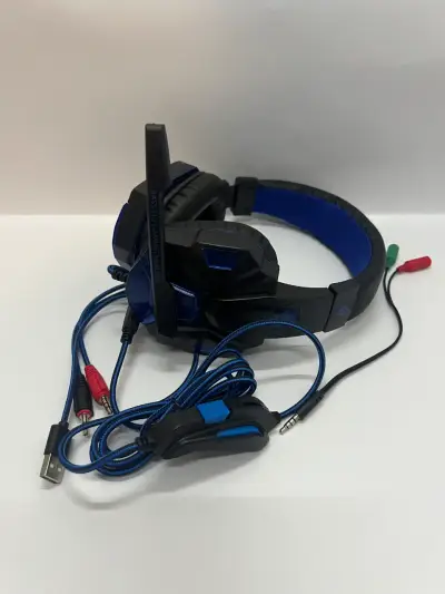 Audífonos gaming con micrófono y cable USB - miniatura 1