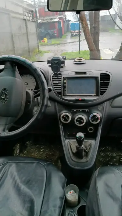 Hyundai i10 2010 en buen estado - miniatura 4