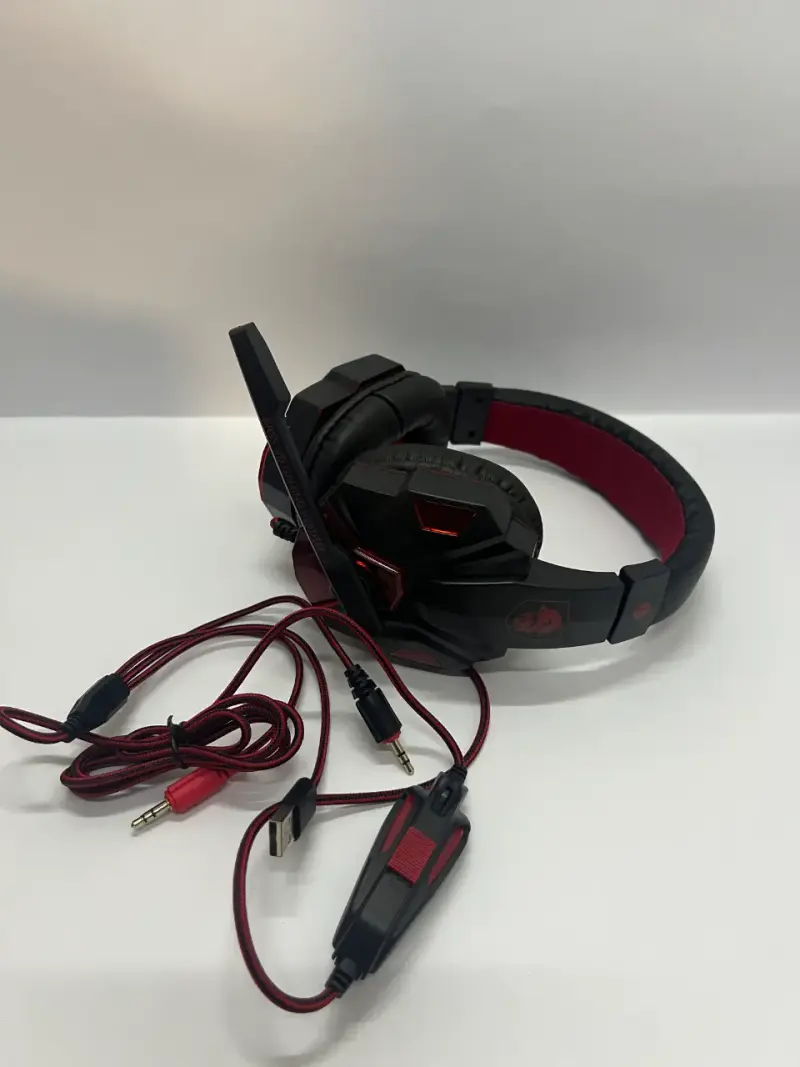 Audífonos gamer con micrófono y cable rojo - 1