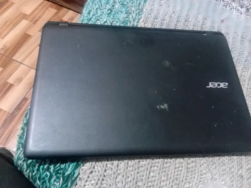 Laptop Acer en buen estado - 1