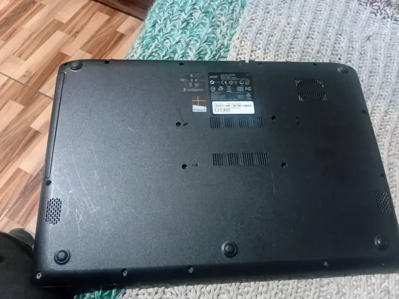 Laptop Acer en buen estado - 2