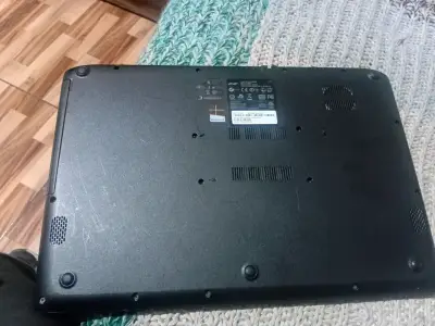 Laptop Acer en buen estado - miniatura 2