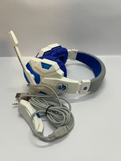 Audífonos Gamer con Micrófono y Luz LED Azul - miniatura 1