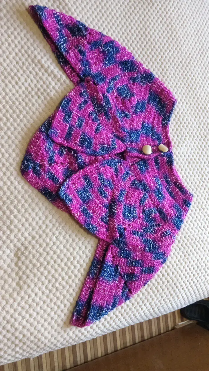 Chaleco tejido para mujer en tono rosado y azul