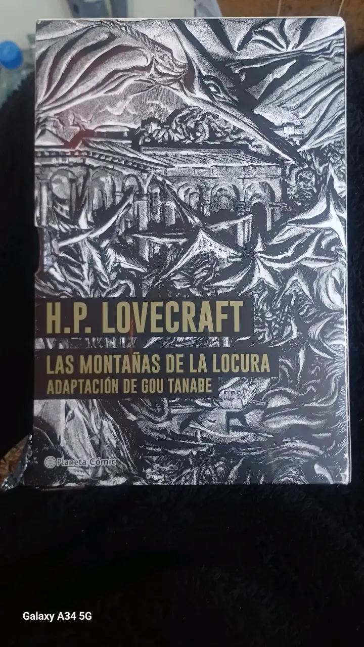 Colección de libros H.P. Lovecraft Las Montañas de la Locura - 2