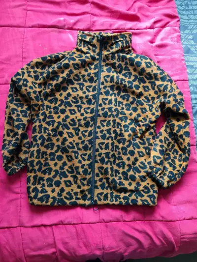 Chaqueta de polar con estampado animal print - miniatura 1