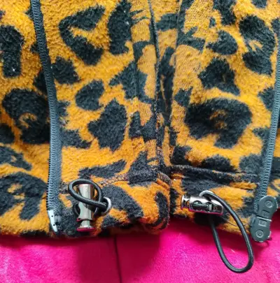 Chaqueta de polar con estampado animal print - miniatura 3