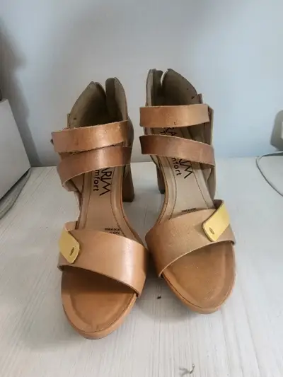 Sandalias de Tacón Alto Color Beige Talla 36 - miniatura 2