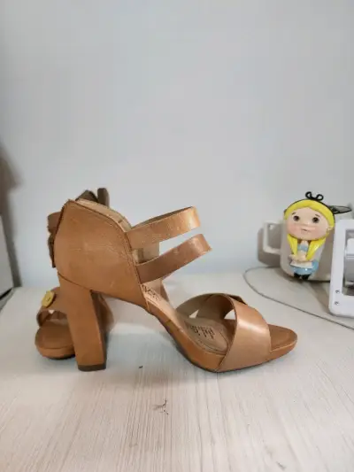 Sandalias de Tacón Alto Color Beige Talla 36 - miniatura 3