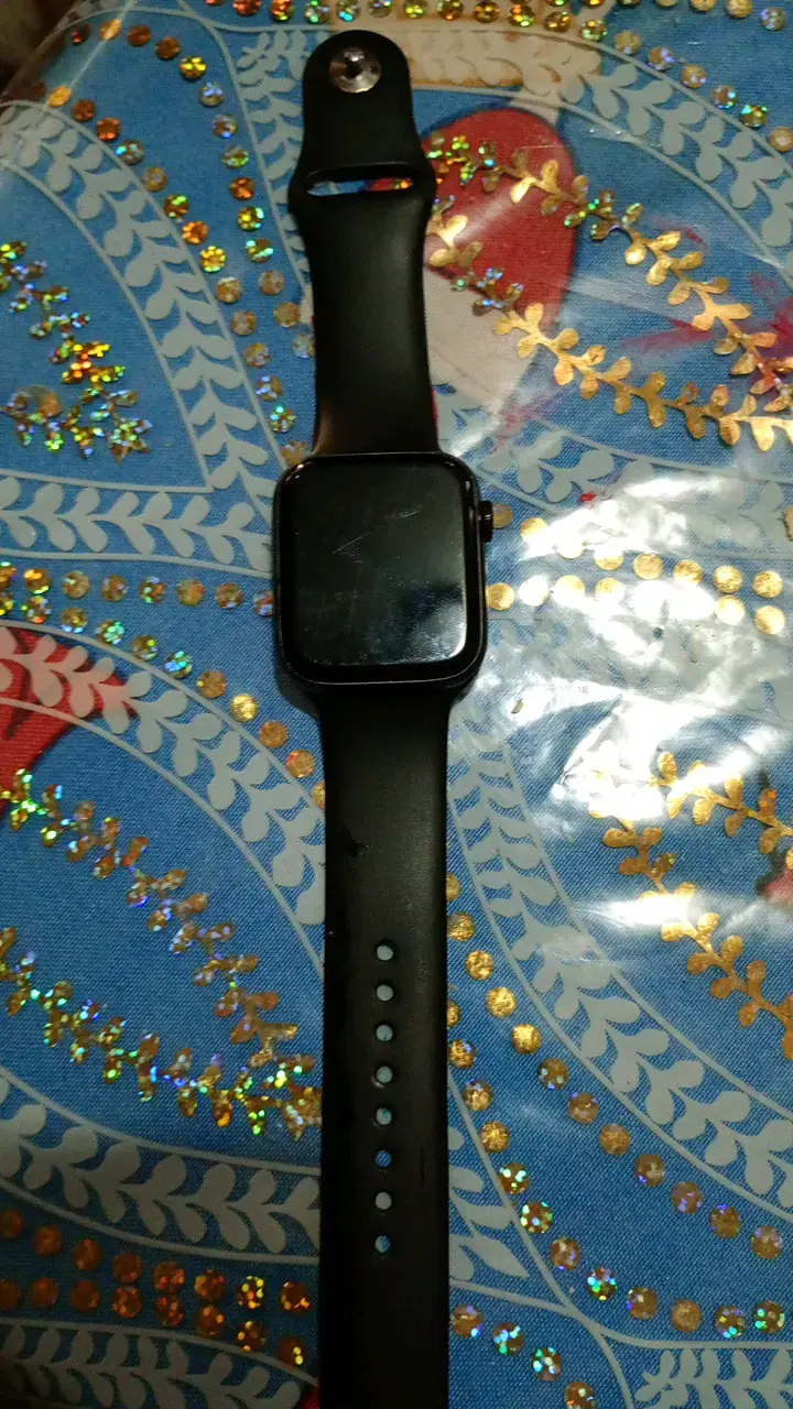 Reloj inteligente negro con correa ajustable - 1
