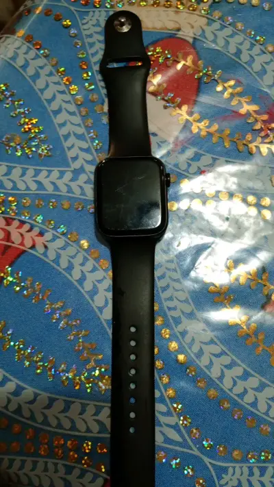 Reloj inteligente negro con correa ajustable - miniatura 1