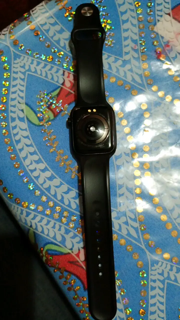 Reloj inteligente negro con correa ajustable - 2
