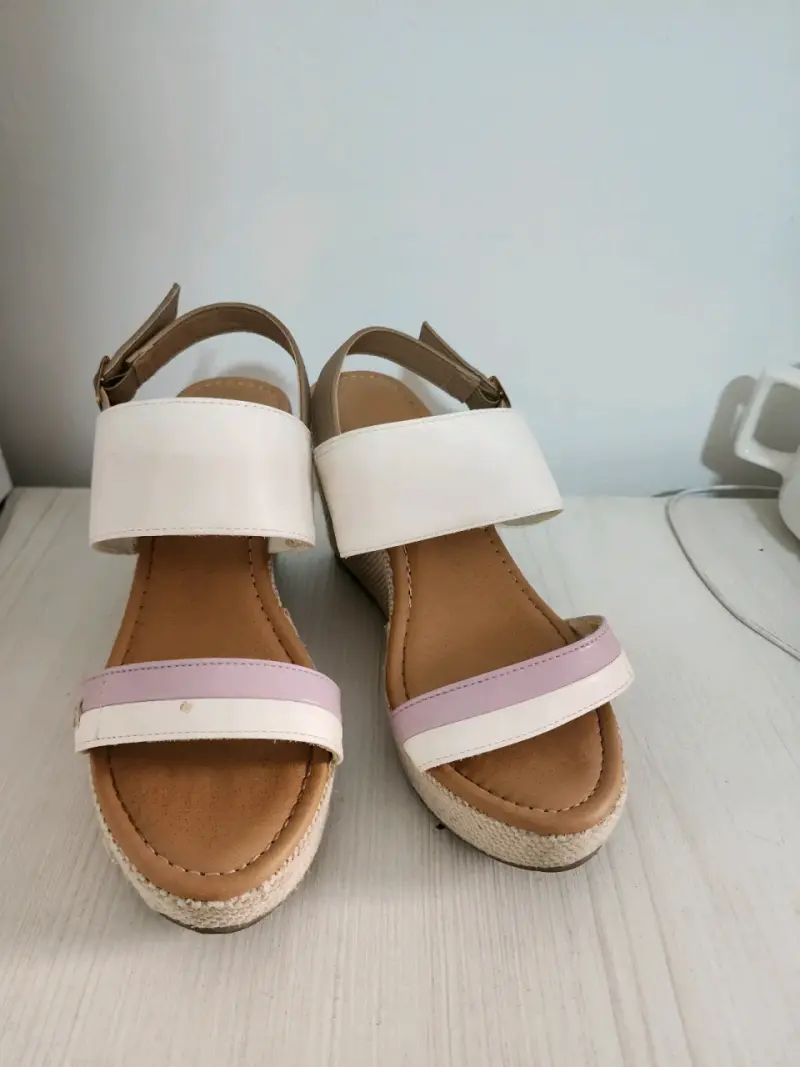 Sandalias de cuña blancas y rosadas talla 35 - 2