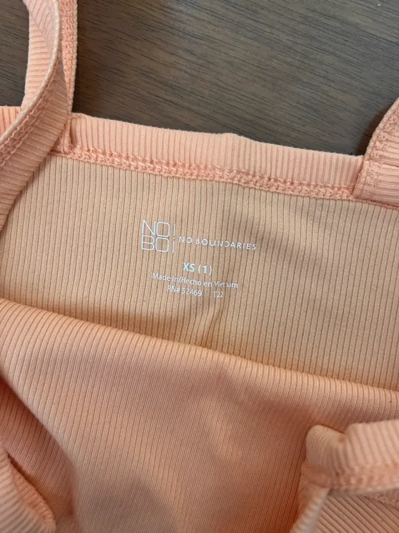 Polera sin mangas color durazno No Boundaries - 2