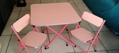 Mesa y sillas infantiles plegables rosadas - miniatura 1