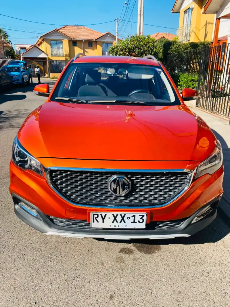 SUV MG ZS STD MEC 2022 Naranja en Buen Estado - 3