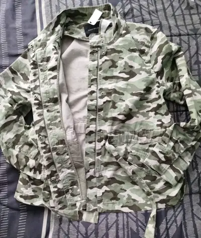Chaqueta camuflaje verde Banana Republic - miniatura 1