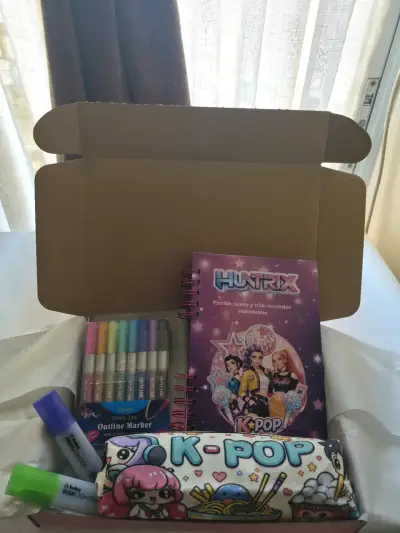 Set de Papelería K-Pop con Cuaderno y Marcadores - miniatura 1