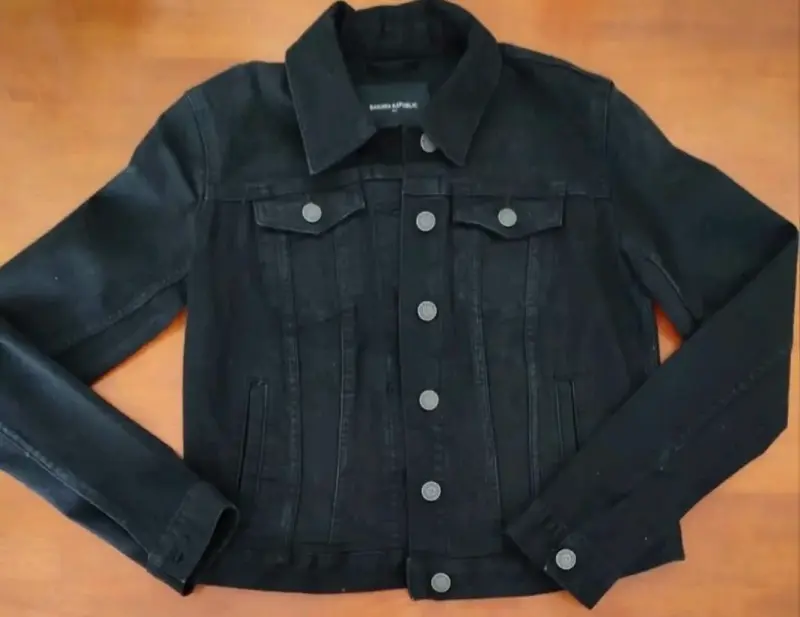 Chaqueta de mezclilla negra para mujer