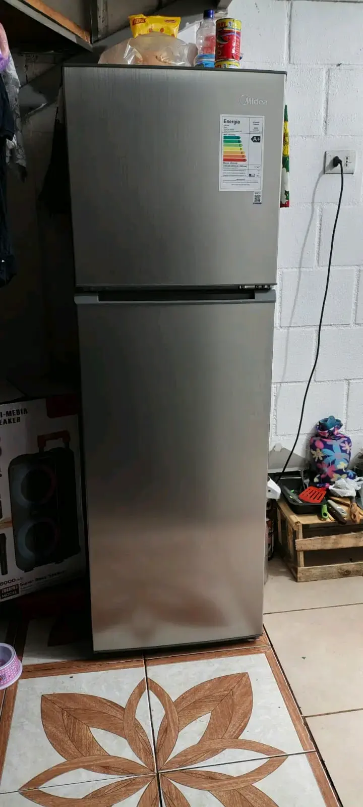 Refrigerador Midea de dos puertas en acero inoxidable - 2