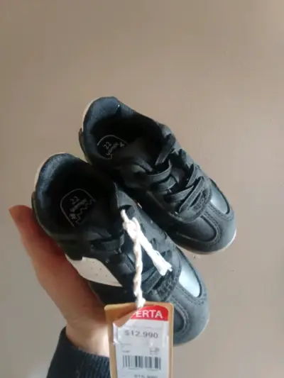 Zapatillas negras para niño talla 22 y 24 - miniatura 1