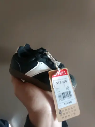 Zapatillas negras para niño talla 22 y 24 - miniatura 2