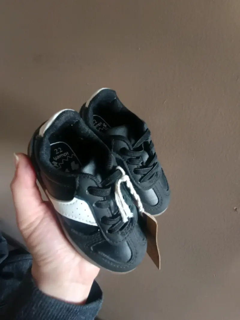 Zapatillas negras para niño talla 22 y 24 - 3