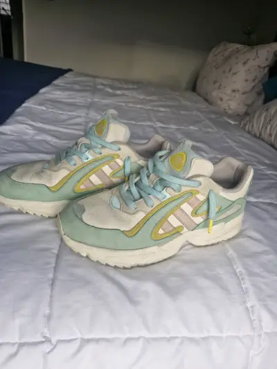 Zapatillas deportivas retro color pastel - miniatura 1