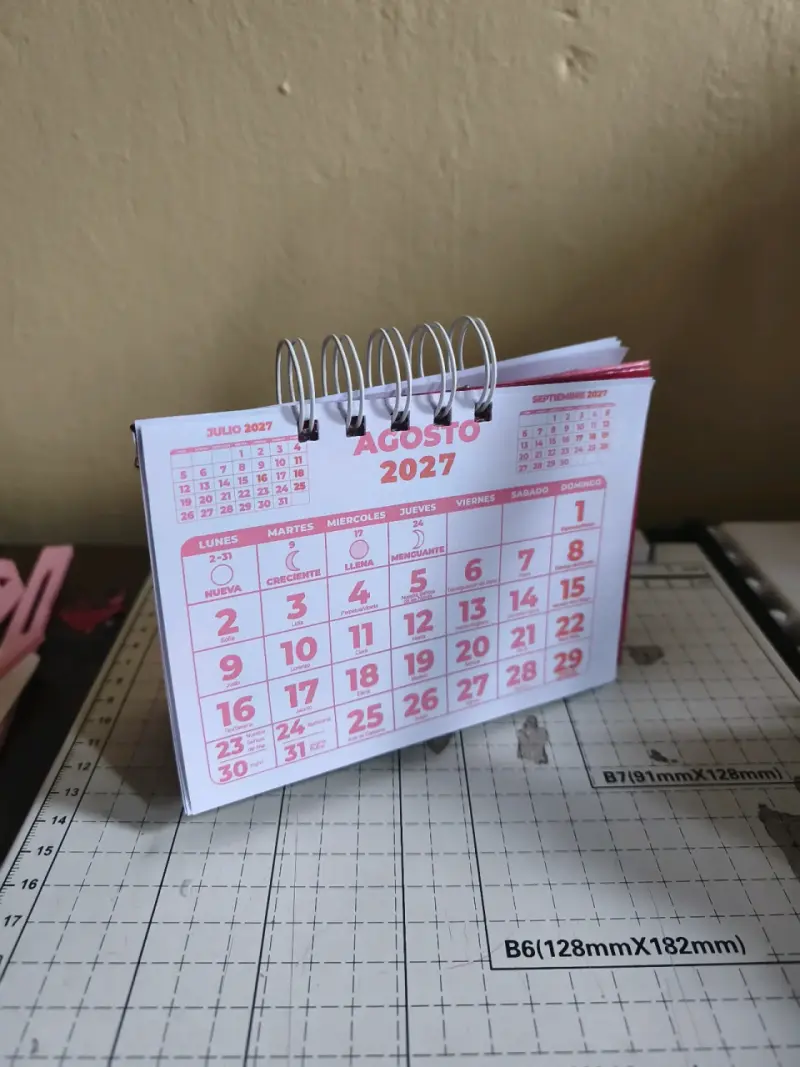 Calendario de escritorio 2027 compacto y práctico - 5