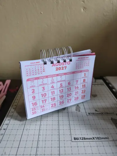 Calendario de escritorio 2027 compacto y práctico - miniatura 5