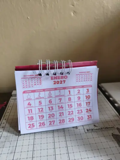 Calendario de escritorio 2027 compacto y práctico - miniatura 6