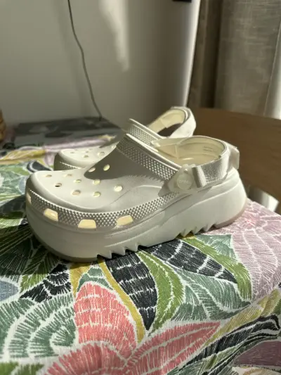 Zuecos blancos con plataforma Crocs - miniatura 1